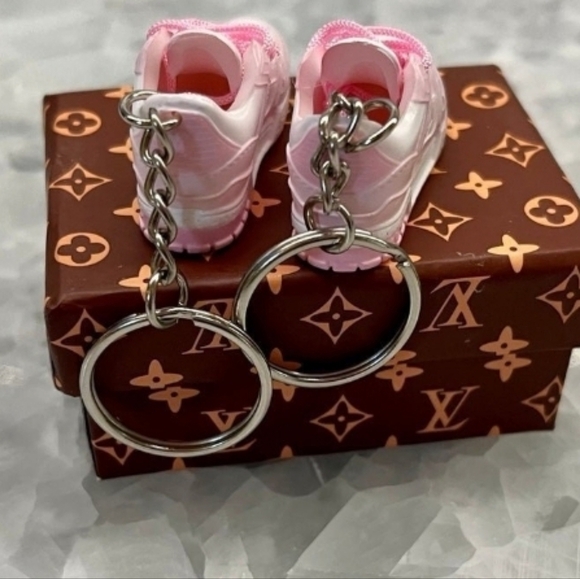 Mini 3D LV Fashion Sneaker Keychains! NIB - Picture 5 of 6